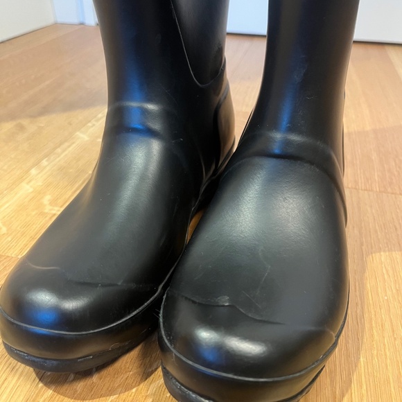 Hunter Rain Boots - Original Tall in Black size 6M/7F with Strap Flaw - Picture 8 of 10
